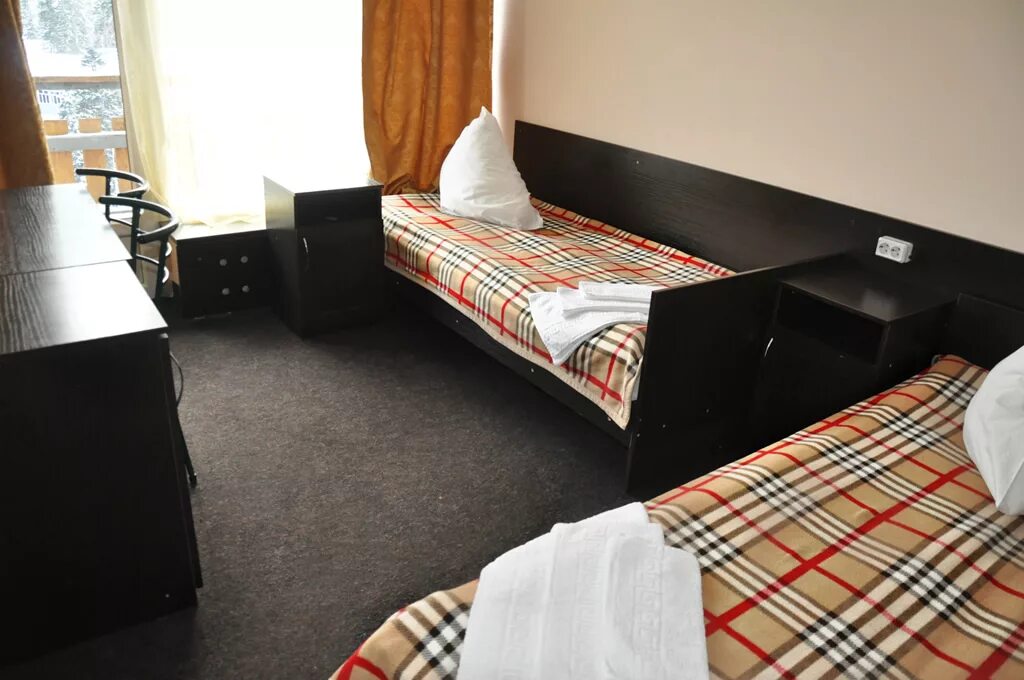 Орион домбай гостиница номер полулюкс. Отель в домбае люкс. Белалакая домбай гостиница. Домбай пэлас. Спортивно оздоровительный комплекс домбай.