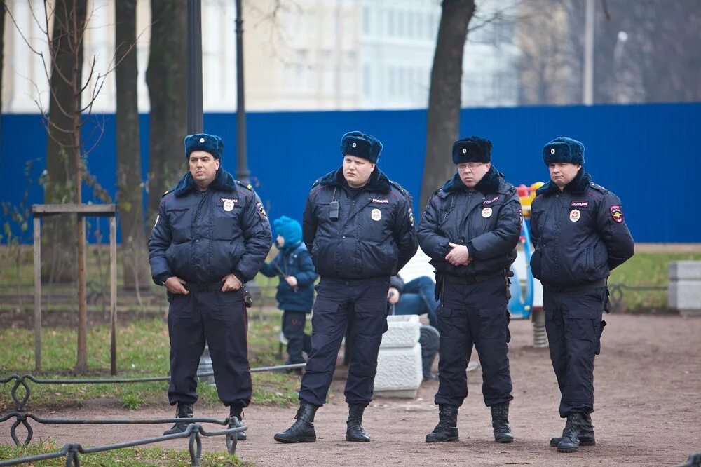 Бывших сотрудников полиции. Полицейские качки. качки в полиции. гаишник качок.