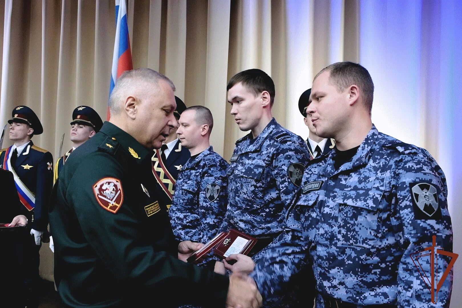 Росгвардия королев. Воробьев командующий Северо-западным округом Росгвардии. С праздником вневедомственной охраны Росгвардии. Росгвардия вневедомственная охрана. Росгвардия охрана.