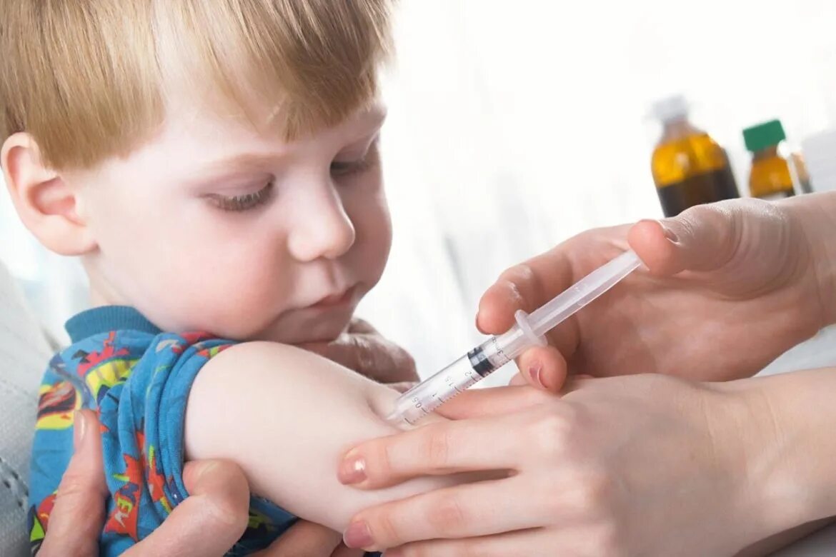 Прививка. Укол прививка. Вакцина детям. Вакцинопрофилактика у детей.