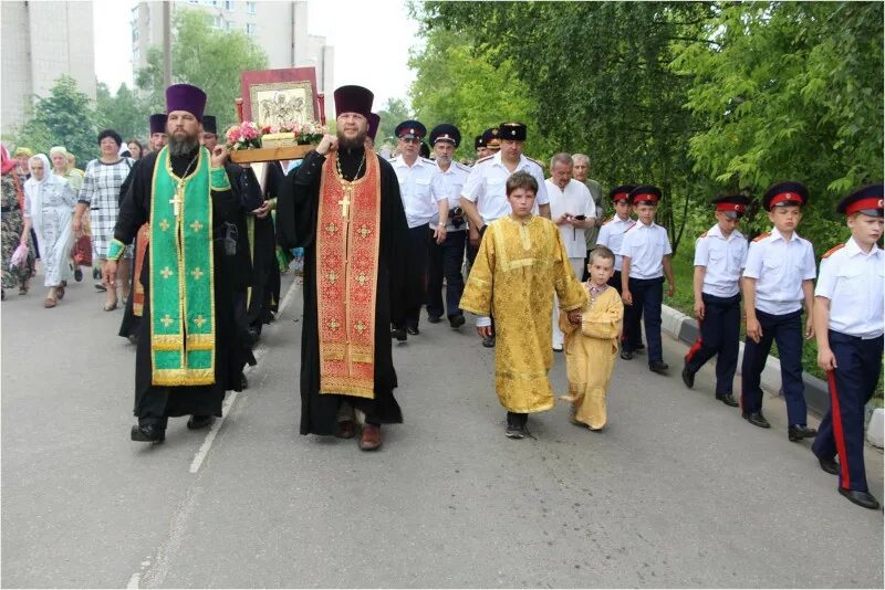 Крестный ход в белгороде 2024 видео. Крестный ход Новороссийск 2022. Волжский крестный ход 2022 года. Волжский крестный ход 2022 Исток Волги. Крестный ход Воронеж 2022.