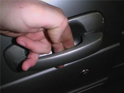 Снять ручку двери приора