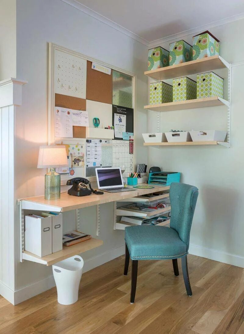 Как правильно организовать комнату. Письменный стол для маленькой комнаты. Рабочее место. Интерьер рабочего места. Рабочий уголок в квартире.