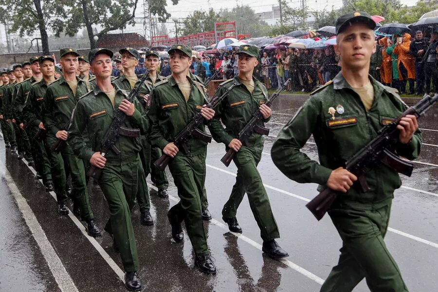 Служили после военной кафедры. Военно-медицинская Академия имени с м Кирова курсанты. Военные контрактники. Контрактники картинки. Форма контрактника.