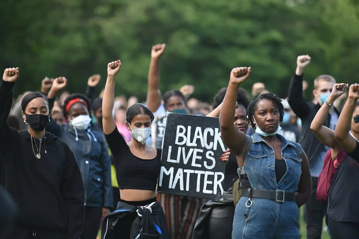 Движение чернокожих. Блэк лайвс. Black Lives matter. Движение Black Lives matter. Протесты Блэк лайвс Мэттер.