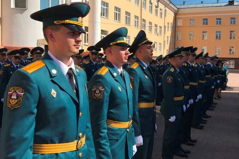 Парадка курсантов мчс. Офицеры мчс в парадной форме. Парадка мчс россии. Форма офицера мчс. Парадная форма офицеров мчс россии.