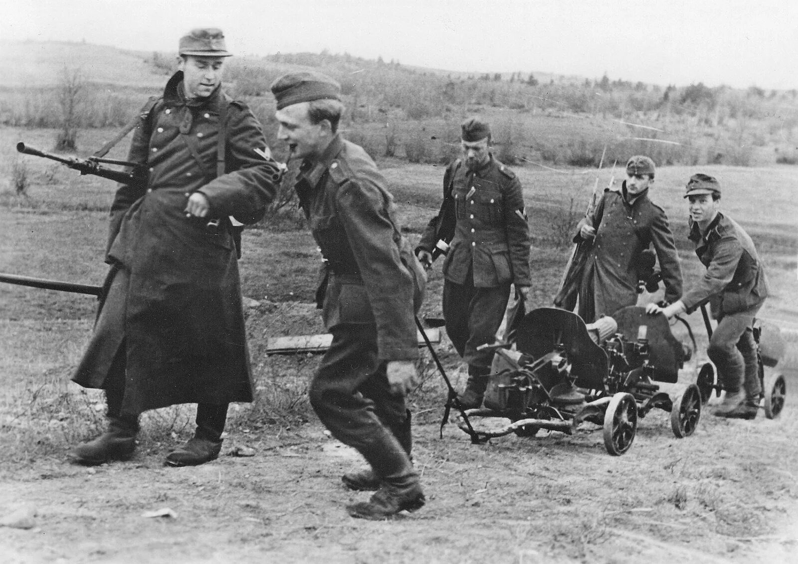 немецкий пулемётчик с mg-34. немецкие пулеметчики второй мировой войны. немецкие пулеметчики второй мировой войны. солдат с мг 34. пулемет немецкий 1941.