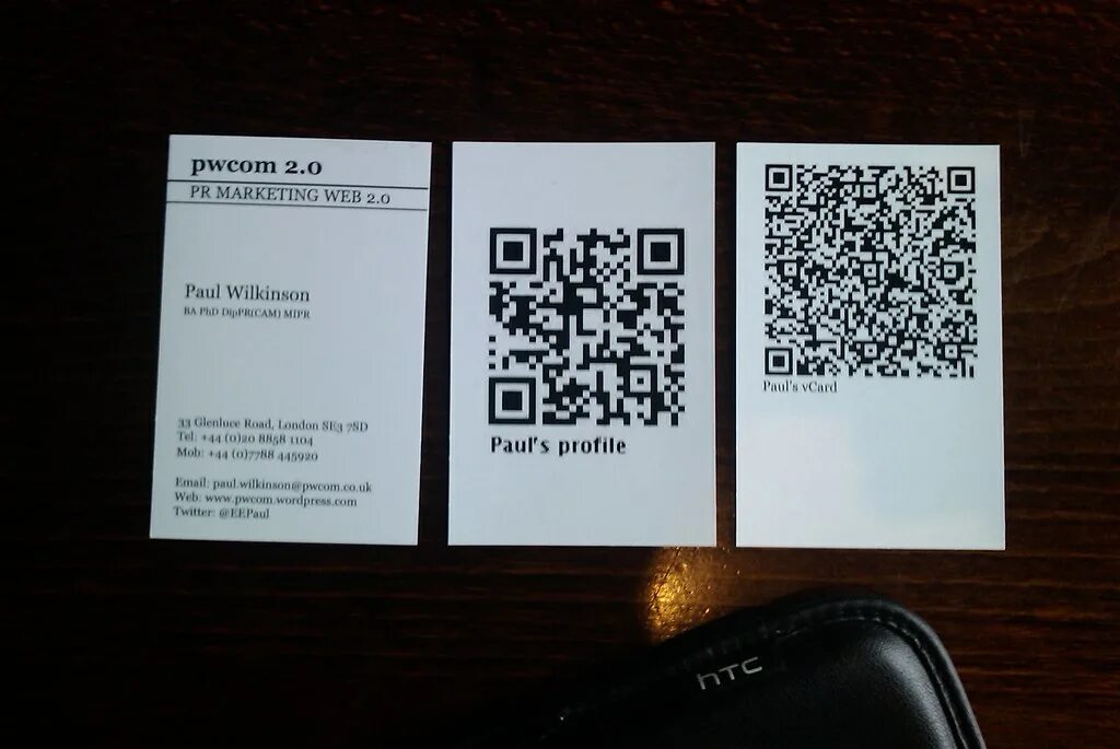 Qr код на коробке. Визитка с QR кодом. Стильные визитки с QR кодом. Пластиковая визитка с QR кодом. Красивая визитка с QR.