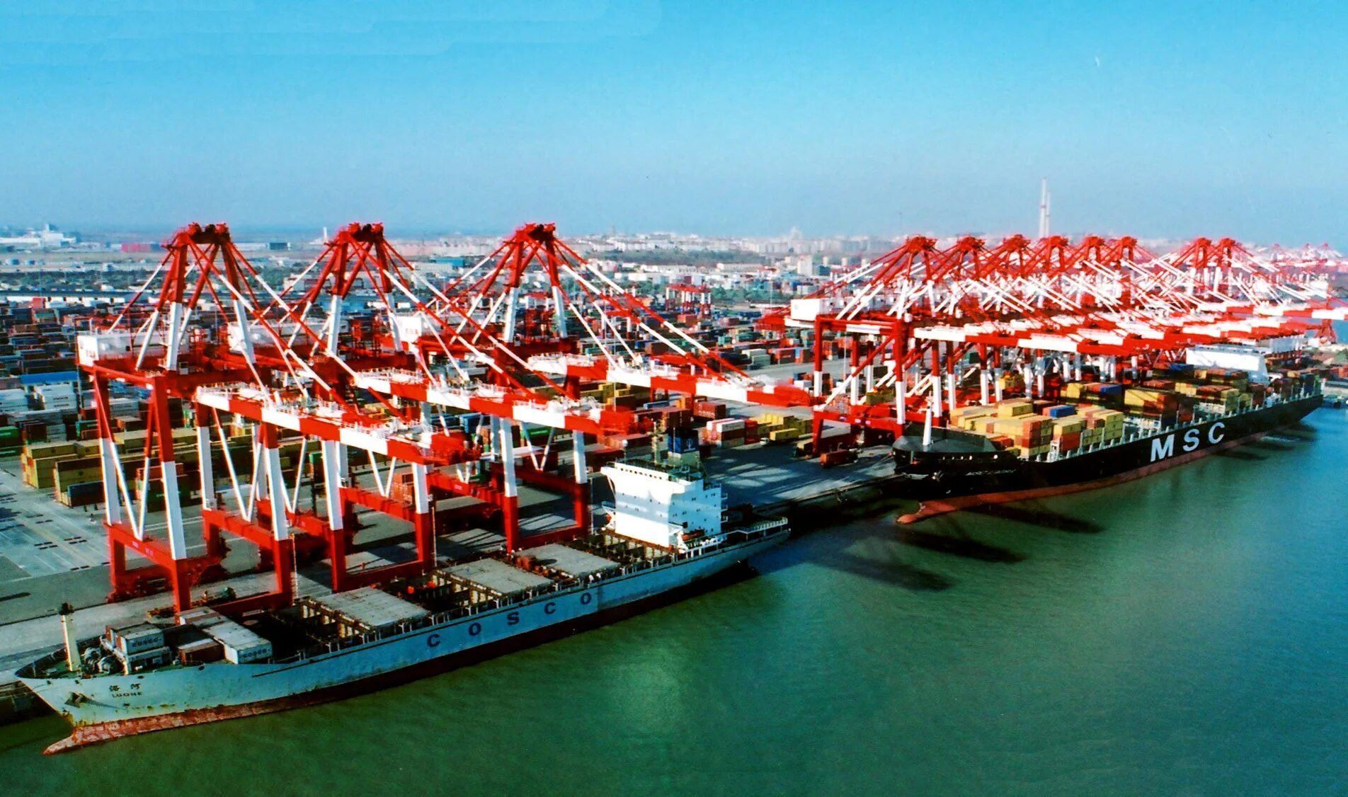 Какой порт самый крупный. Морской порт Циндао. Порт Циндао Китай. Морской порт Шанхай. Циндао порт - Шанхай.