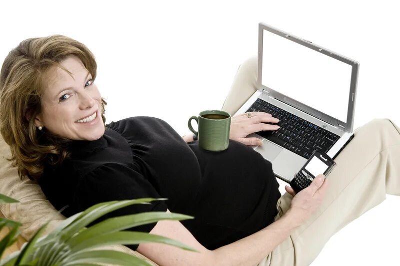 Сколько сидеть в интернете. Женщина 40 лет за компьютером. Перед компьютером. Полная девушка за компьютером.