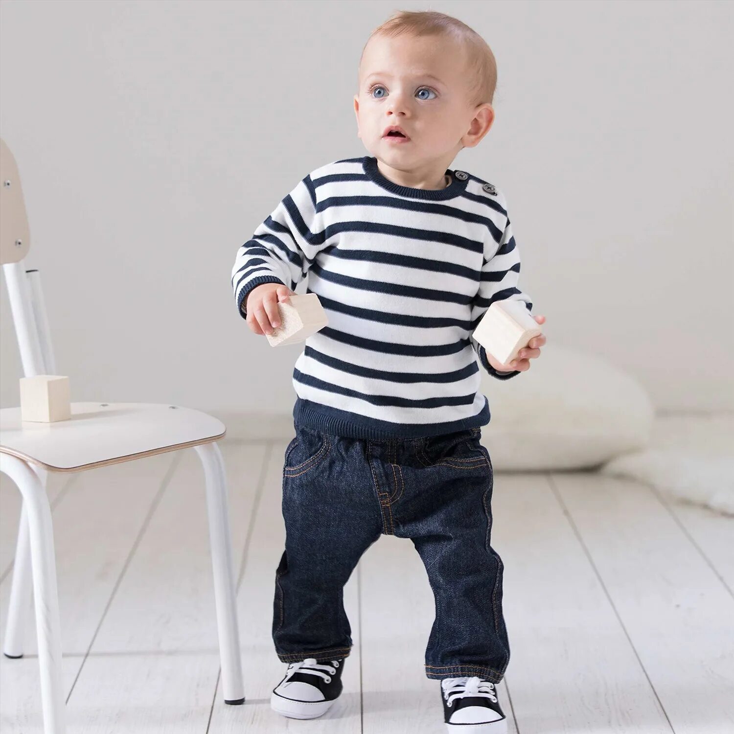 годовалый мальчик. яркое детство. годовалый мальчик фото. ребенок мальчик. 1 год мальчику.