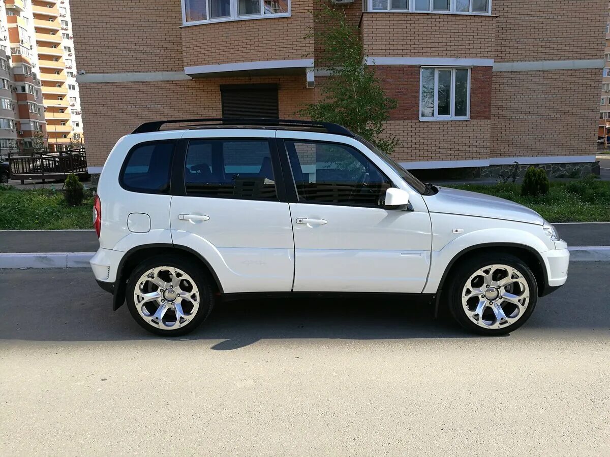Купить б/у Chevrolet Niva I Рестайлинг 1.7 MT (80 л.с.) 4WD бензин механика в Ку