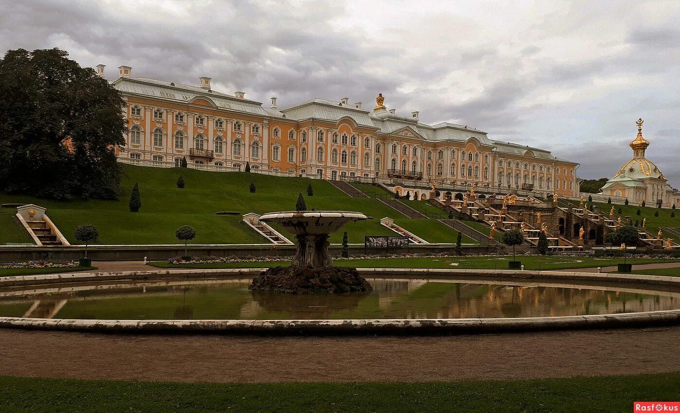 Петергоф дворец. Петергофский дворец растрелли. петродворец большой дворец. петергоф архитектор растрелли. большой петровский дворец расстрелли.
