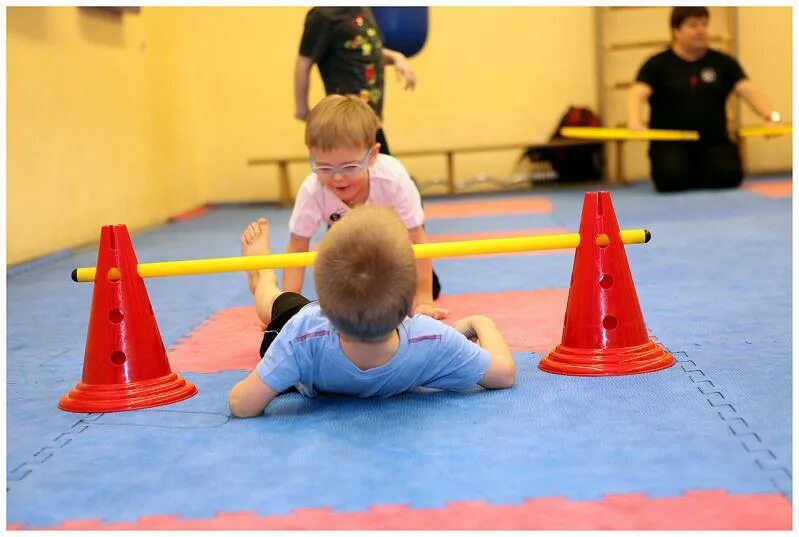 координация движений у детей. дорожка балансир для детей. детские тренировки. равновесие дети. спортивные движения для детей.