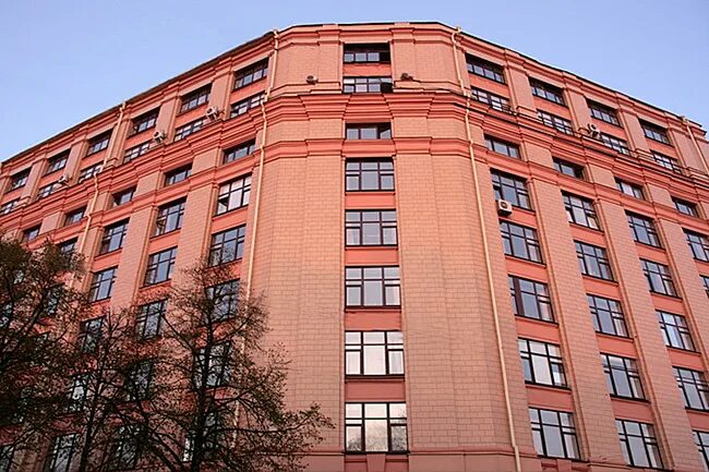 Школа 1563 на 13 парковой. Государственные учреждения. Государственное учреждение 25. Набережная приволжского затона 25 астрахань. Правительство республики татарстан мэрия.