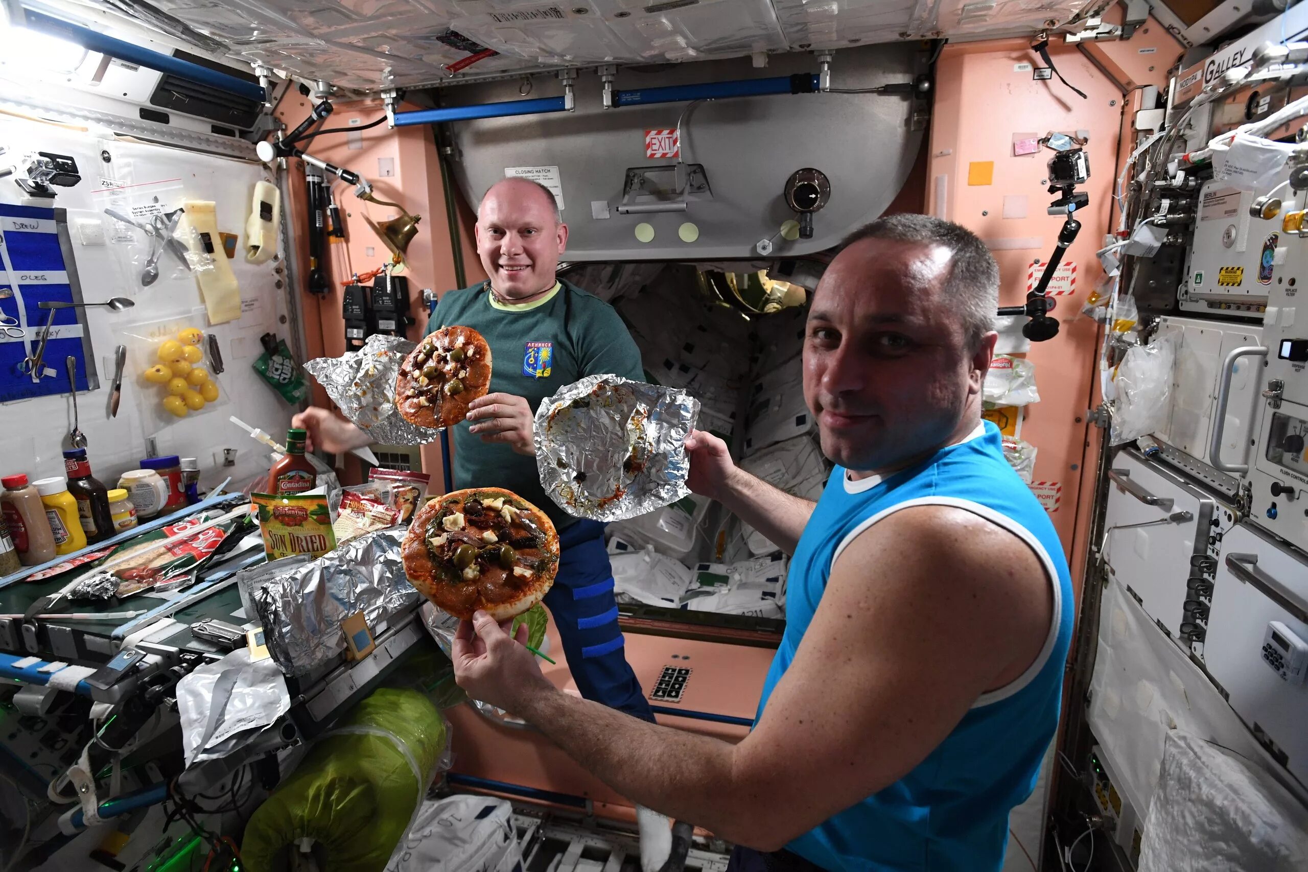 иконы на мкс. как попасть на мкс. космонавты на мкс. эксперименты на мкс. как попасть на мкс.