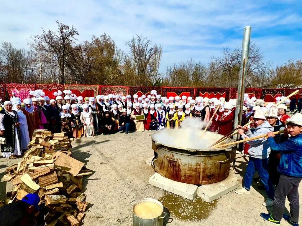 Нооруз в кыргызстане. Праздники. С праздником Нооруз. Нооруз сумолок.