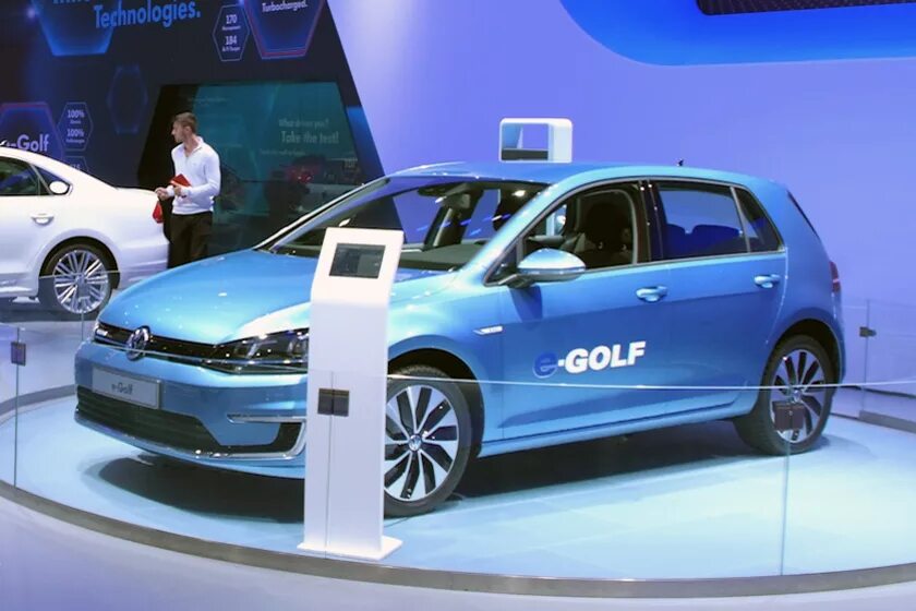 Электромобиль Volkswagen e-Golf. Volkswagen Golf электромобиль. Электромобиль Volkswagen Golf b 2. Фольксваген электромобиль в Узбекистане. Электронный volkswagen