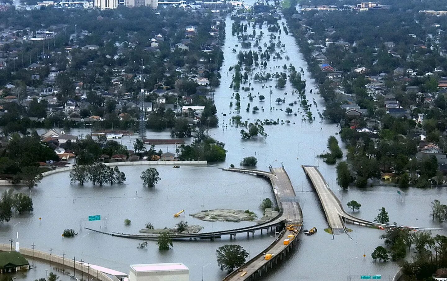 Ураган катрина 2005 новый орлеан. Ураган "катрина" в сша. Ураган катрина луизиана. New orleans katrina. Ураган катрина 2005.