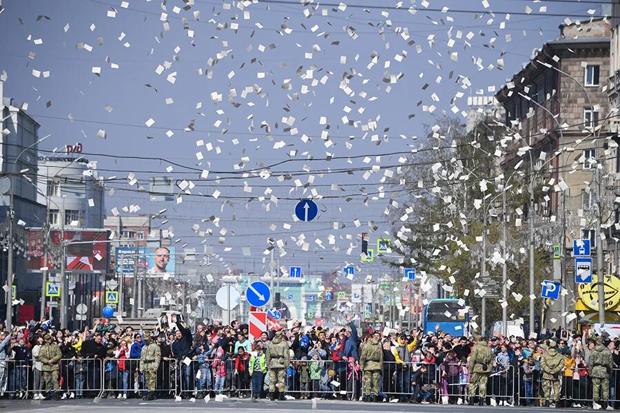 Когда начинается парад. Парад 2022 в Москве. Парад Победы 2022 в Новосибирске. Парад день Победы 2022 Москва. Парад 9 мая 2022 в Москве.