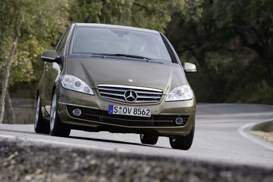2010 Mercedes-Benz GLK 350 4MATIC Image. Photo 26 of 32
