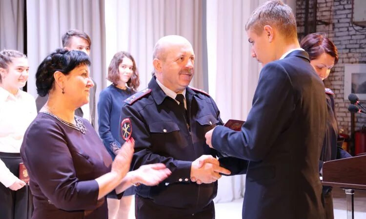 Суд кореновск. Сотрудники МВД Кореновск. ОМВД по Кореновскому району. Начальник со ОМВД России по Кореновскому району. Данилов Кореновск МВД.