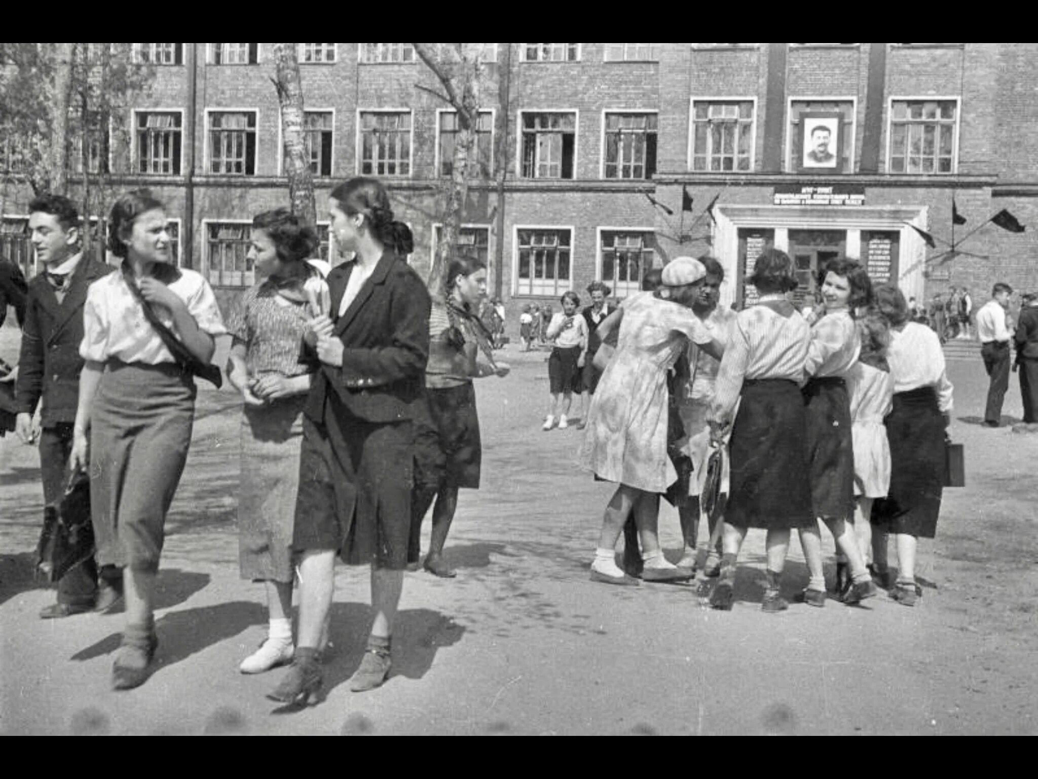 Мирное время группа. Московская школа 1941. Москва перед войной 1941 год. Школы в Москве 1941 года. Московская Советская школа 1940 год.