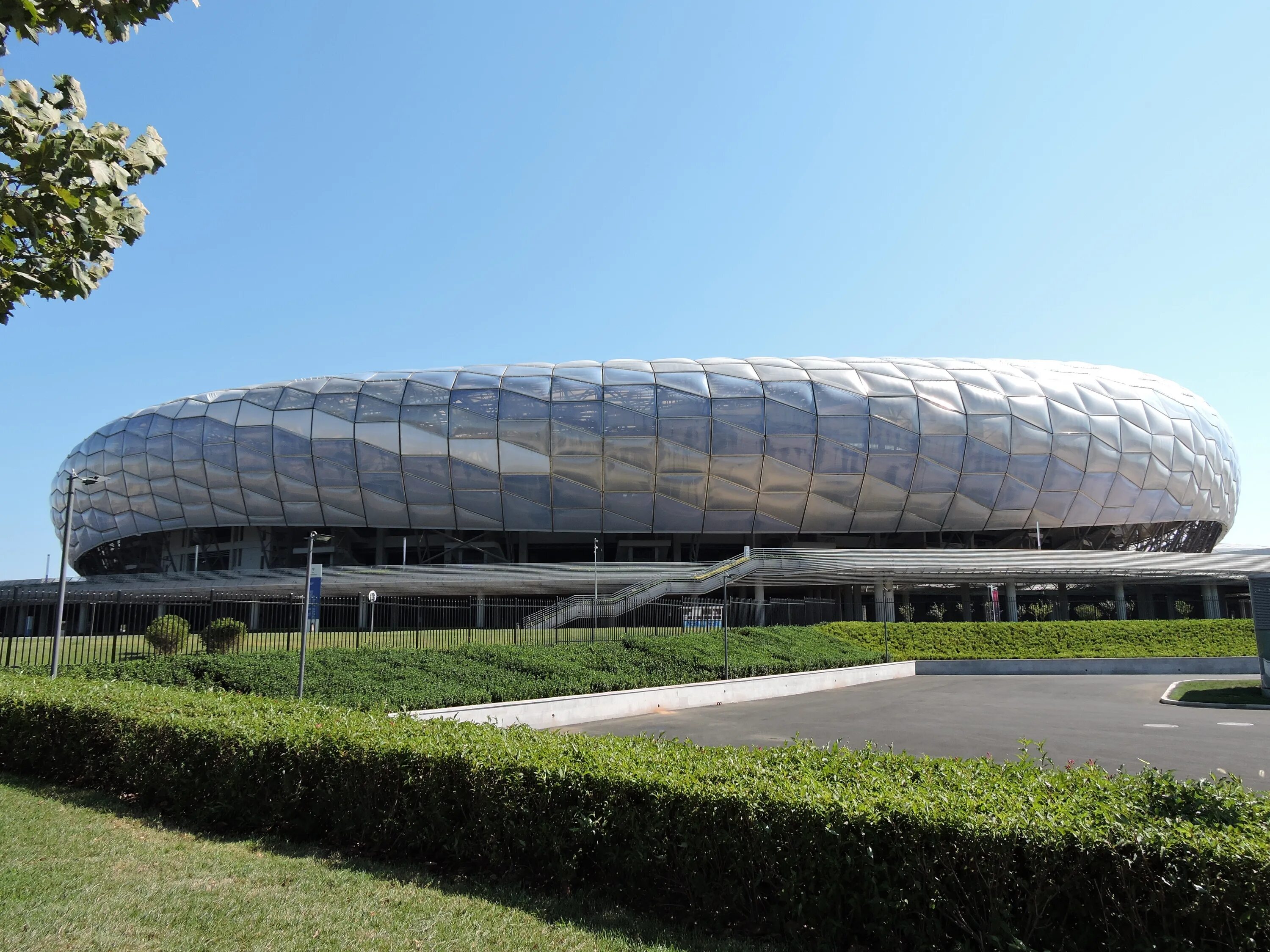 Center stadium. Далянь стадион. Спортивный центр Даляня. Футбольный стадион спортивного центра в Даляне. Стадион «Далянь Барракуда Бэй».