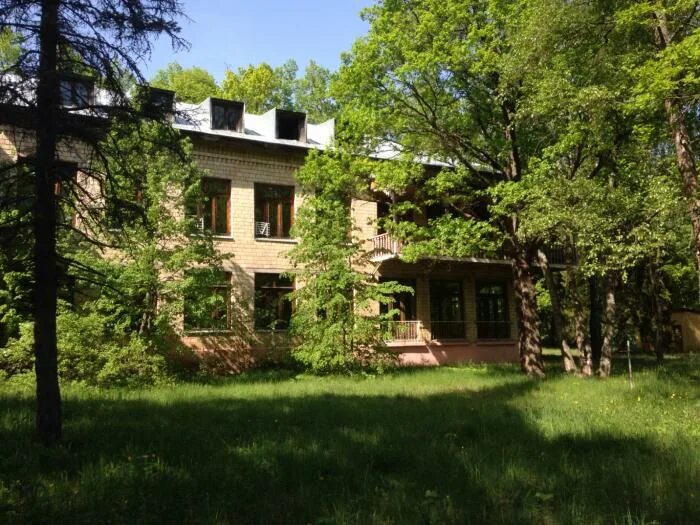 Лагерь в звенигороде. Звенигород луцинское шоссе 4. звенигород, луцинское ш., 4 км. луцинское шоссе лагерь. луцинское шоссе заброшенный санаторий.