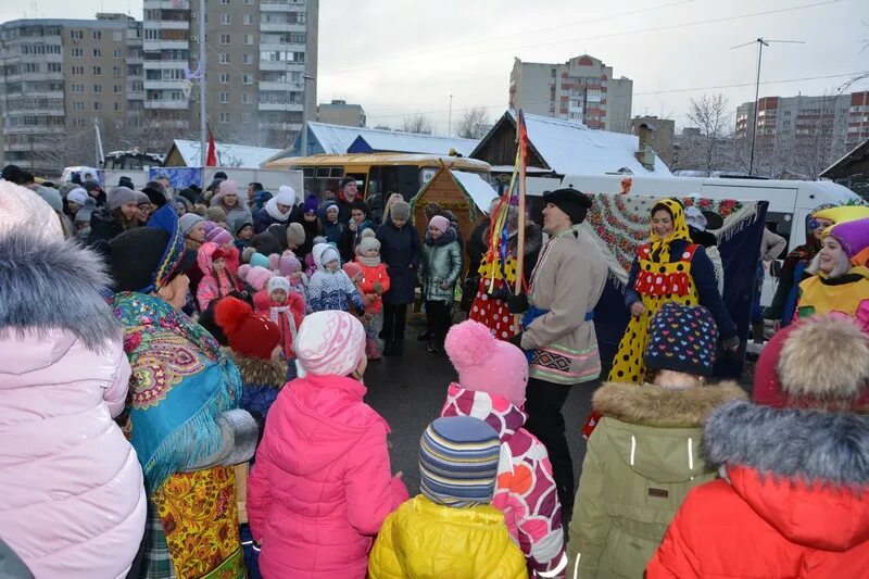 Покровский рынок энгельс. Покровские гуляния. Вереница праздник в Саратове.