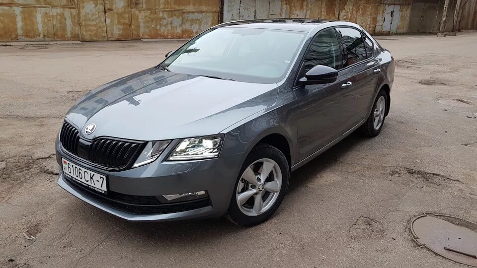 Skoda Octavia 2021 серый металлик. Skoda Octavia a8 серый Platinum. Купить шкоду октавию авито москва