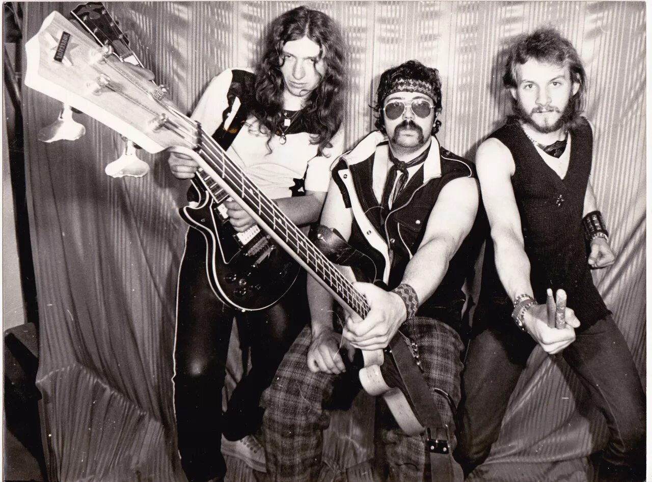 Лена перова в группе лицей. Группа дилижанс 1973 год. Николай фомин группа время любить. Мява гокина. Гр лен.