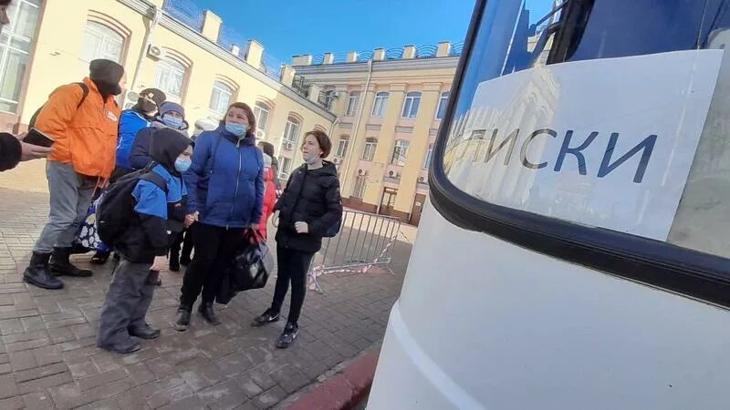 Те кто приехал в воронеж в феврале. Беженцев из днр воронеж. беженцы в воронеже. беженцы с днр приехали в питер. молодежь покидает днр.