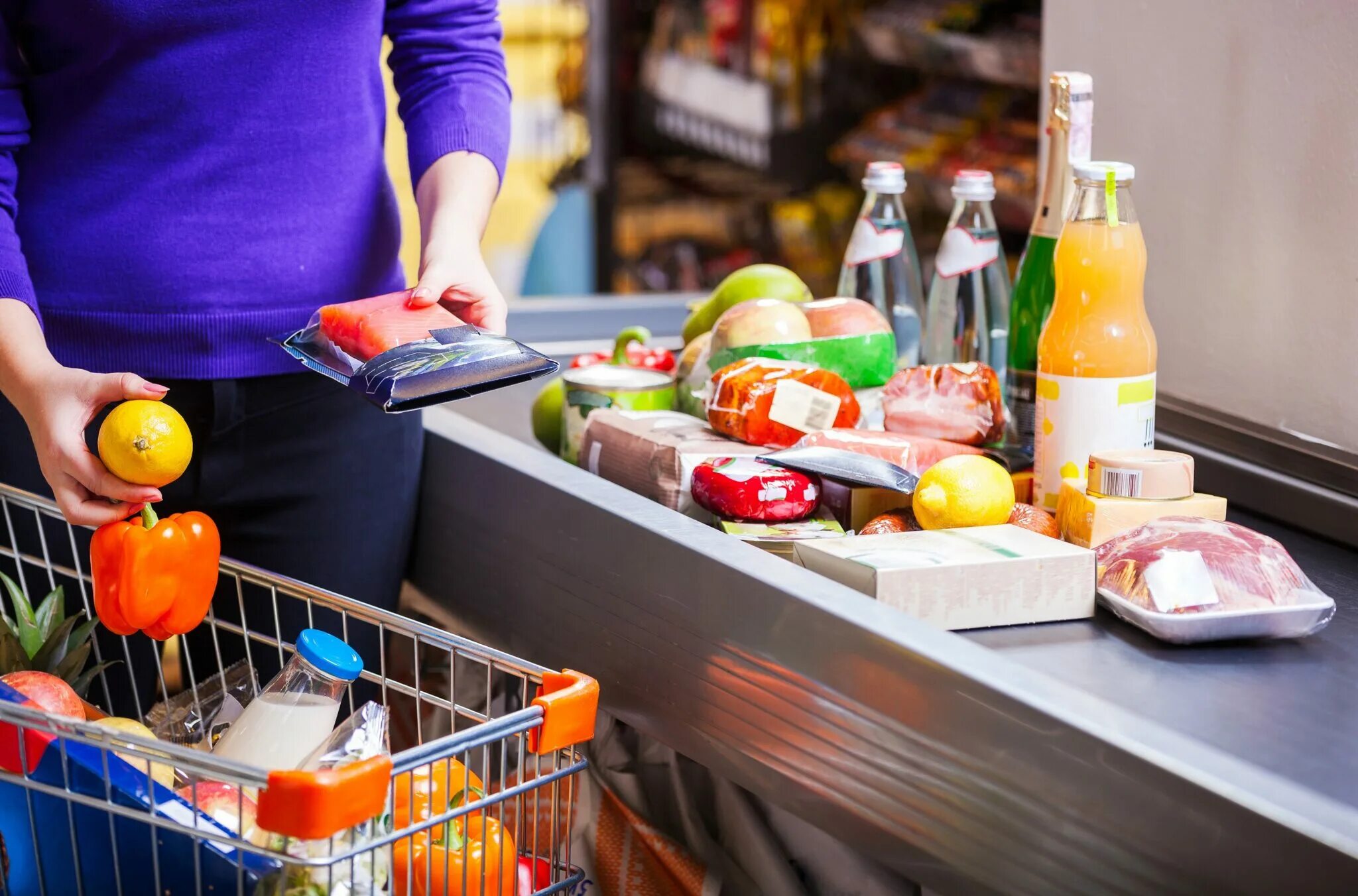 Дешевая еда в магазине. Магазин продукты. Магазин продукты. В каких магазинах покупать продукты. В каких магазинах покупать продукты.