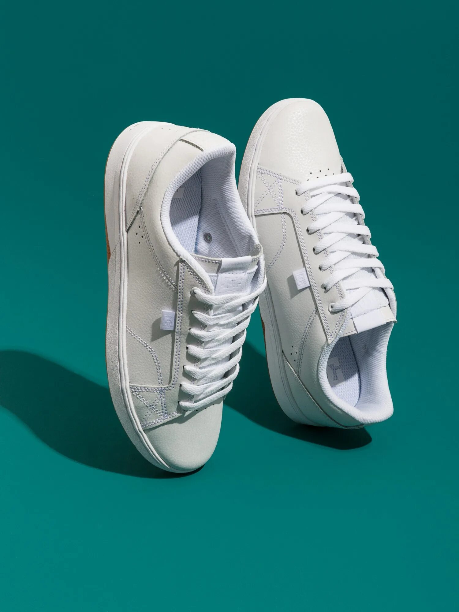 Кроссовки sneakers мужские. Модные белые кроссовки мужские. sneakers кроссовки. sneakers кроссовки мужские. кроссовки женские кожаные.