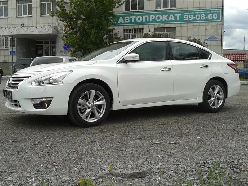 мазда белая cx 6 номер 272. прокат автомобилей посуточно. автомобиль напрокат. екатеринбург аренда без водителя. прокатные авто.