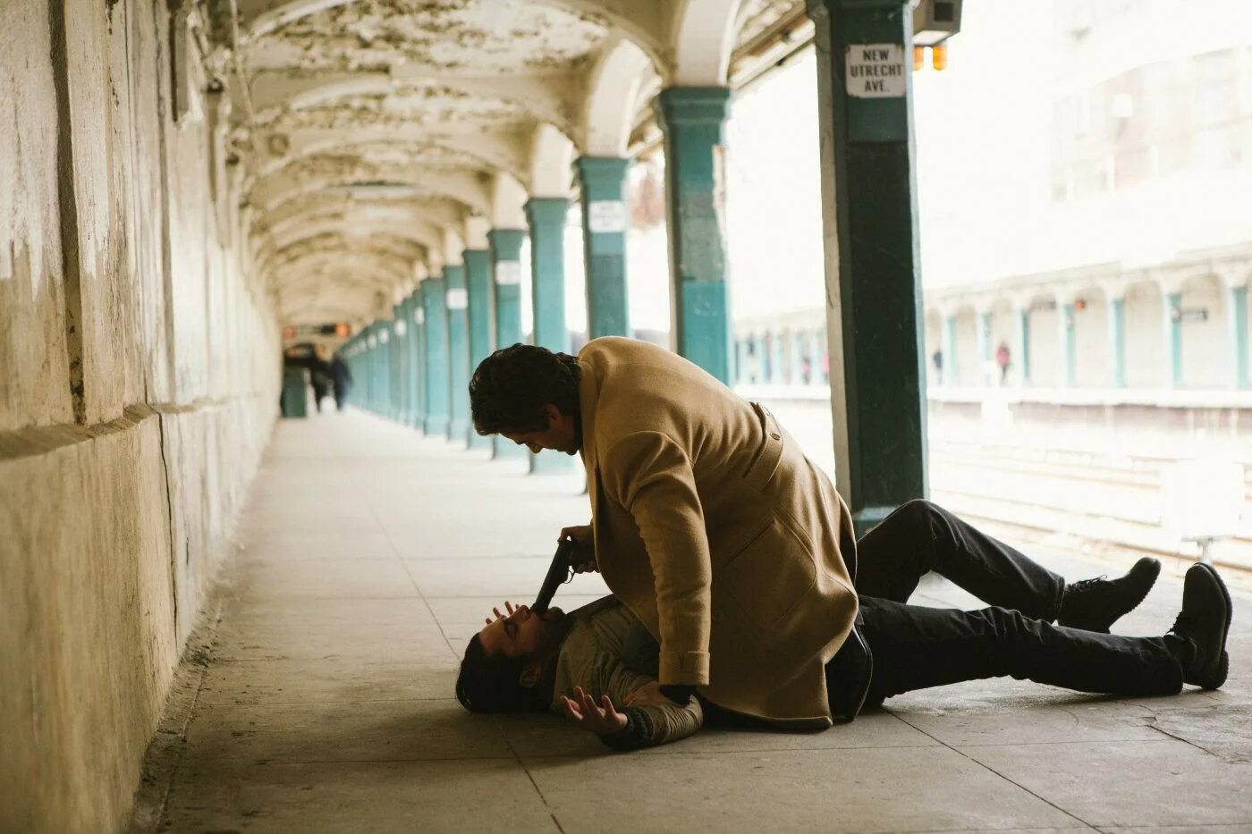 Эдвард нортон бердмэн. Открытка на новый год 2014. Майкл китон бердмэн. С новым годом часы. Часы новогодние.