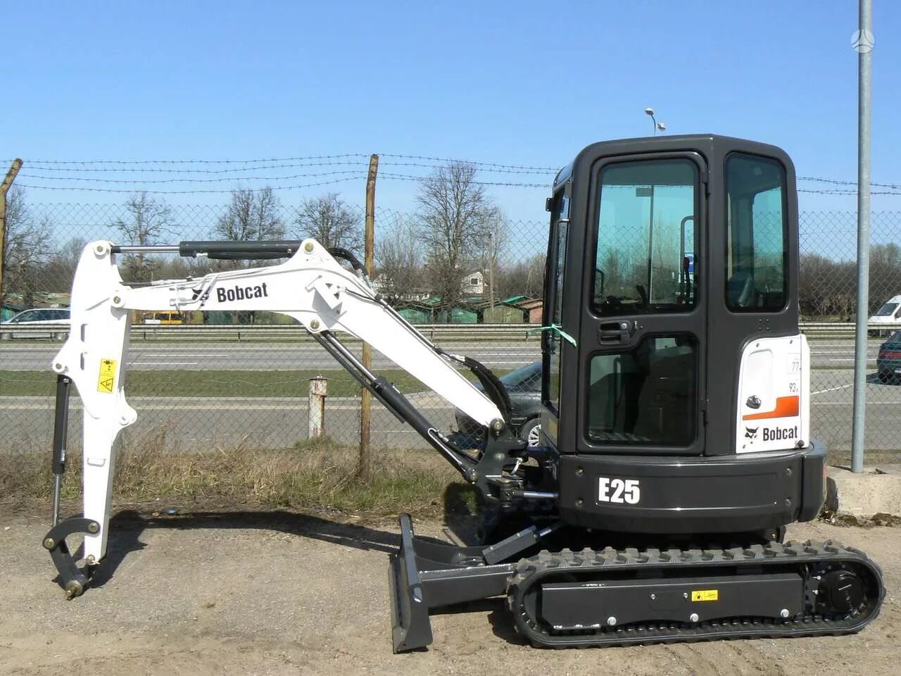 Мини-экскаватор e37 Bobcat. Гусеничный мини экскаватор Bobcat e25. Мини экскаватор Бобкэт 25. Миниэкскаватор Bobcat е-50. Мини экскаватор bobcat