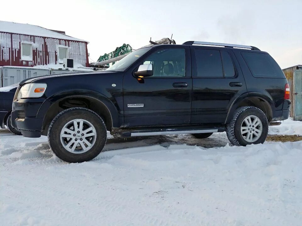Резина r17 265. Ford Explorer 4 лифт. Форд эксплорер 4. Форд эксплорер 4 резина 265/65/17. 265/65 R17 на Форд эксплорер.