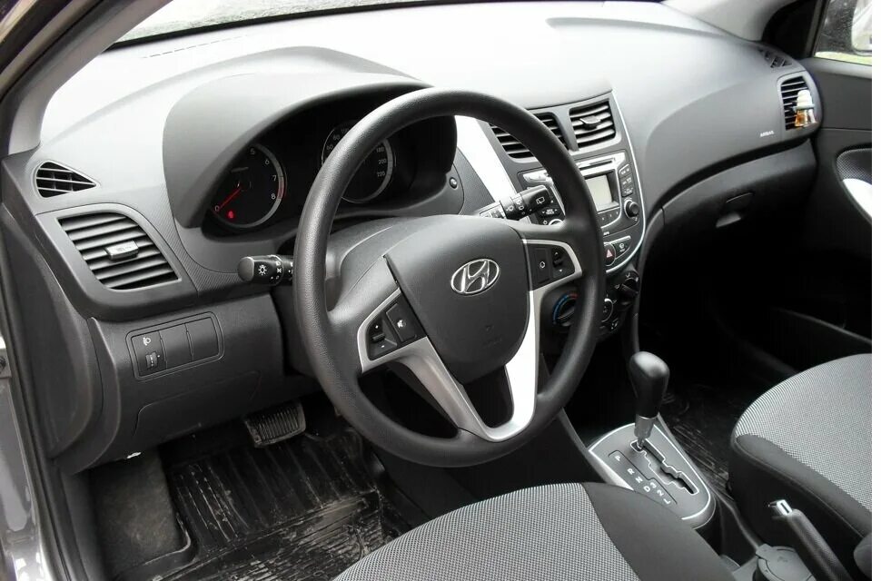 Hyundai solaris 2014 хэтчбек салон. Хендай хэтчбек салон. Hyundai solaris 2012 хэтчбек салон. Hyundai solaris 2015 салон. Hyundai solaris 2013 хэтчбек салон.