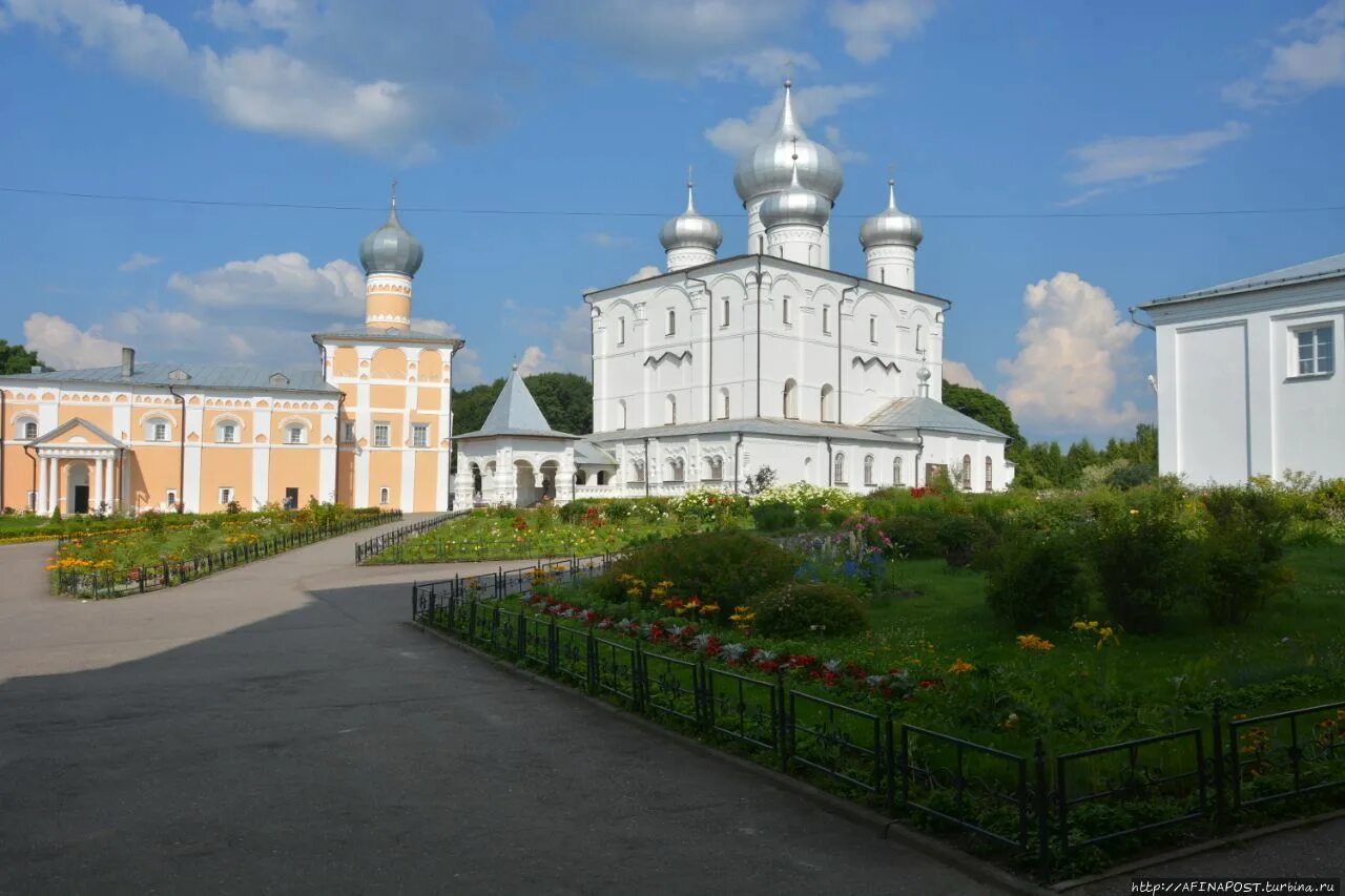 Варлаама Хутынского монастырь. Варлаамо-Хутынский монастырь Великий Новгород. Варлаамо-Хутынский Спасо-Преображенский женский монастырь. Женский монастырь в Великом Новгороде Хутынский.