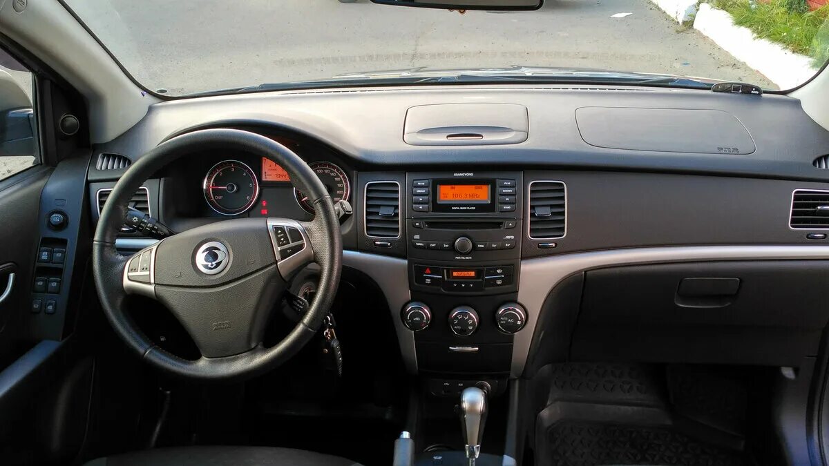 Как установить саньенг актион. Ssangyong actyon 2011. ssangyong actyon 2011 дизель. магнитола санг енг актион 2011. ssangyong actyon 2013 салон.
