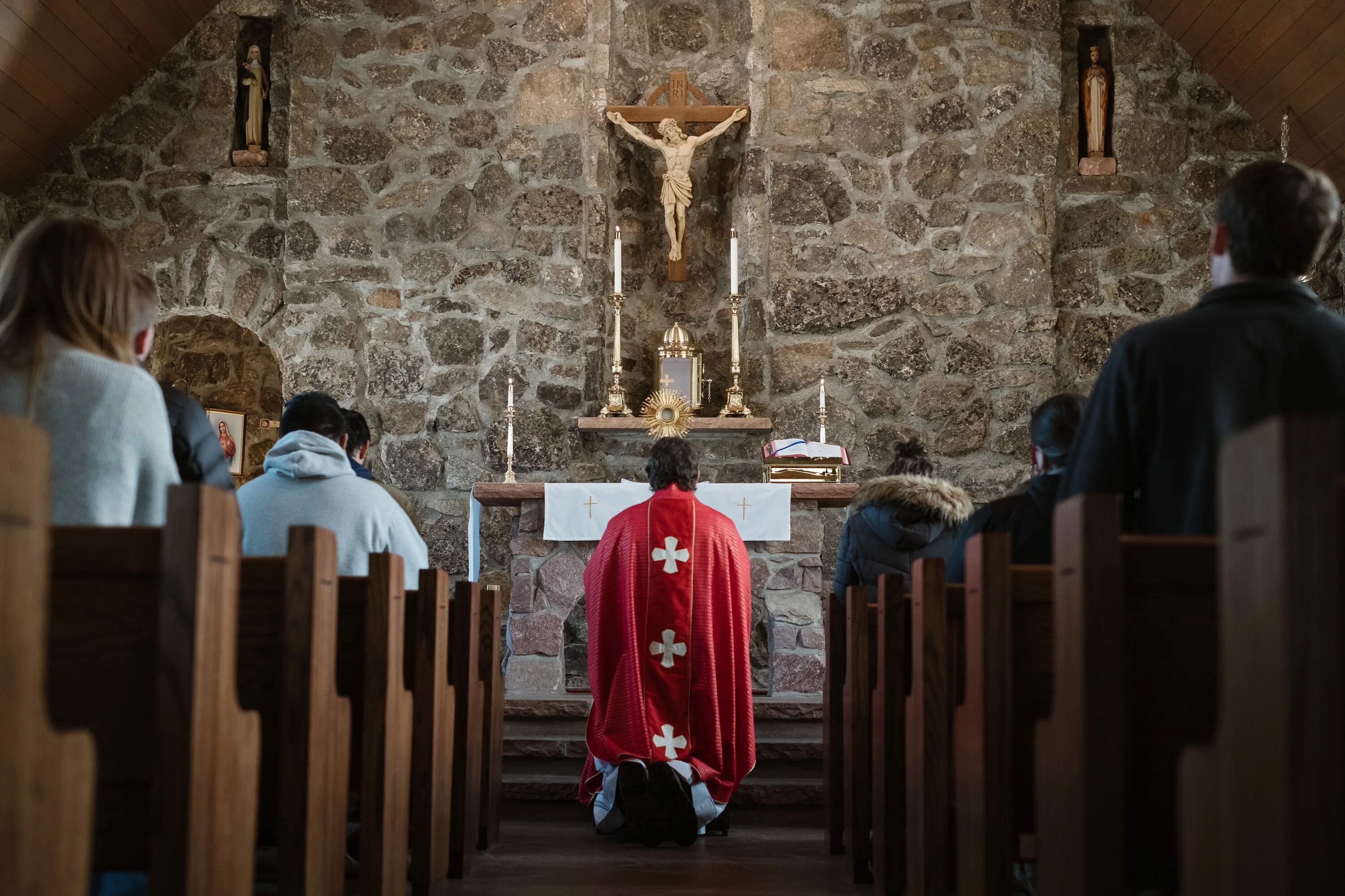 К чему снится церковь мужчине. Idolatry. Catholic Mass. Standing before the Altar.