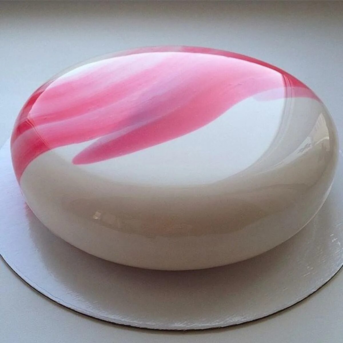Зеркальные торты Ольги Носковой. Муссовый торт эллипс. Муссовый торт в белой глазури.