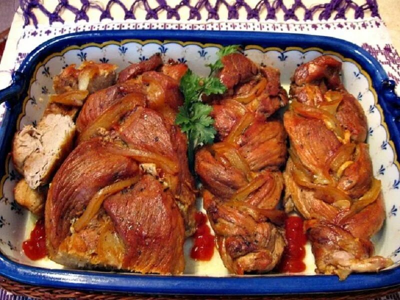 Мясные блюда в духовке с фото Свинина Праздничная с брусничным соусом с красной смородиной рецепты от "Мясни