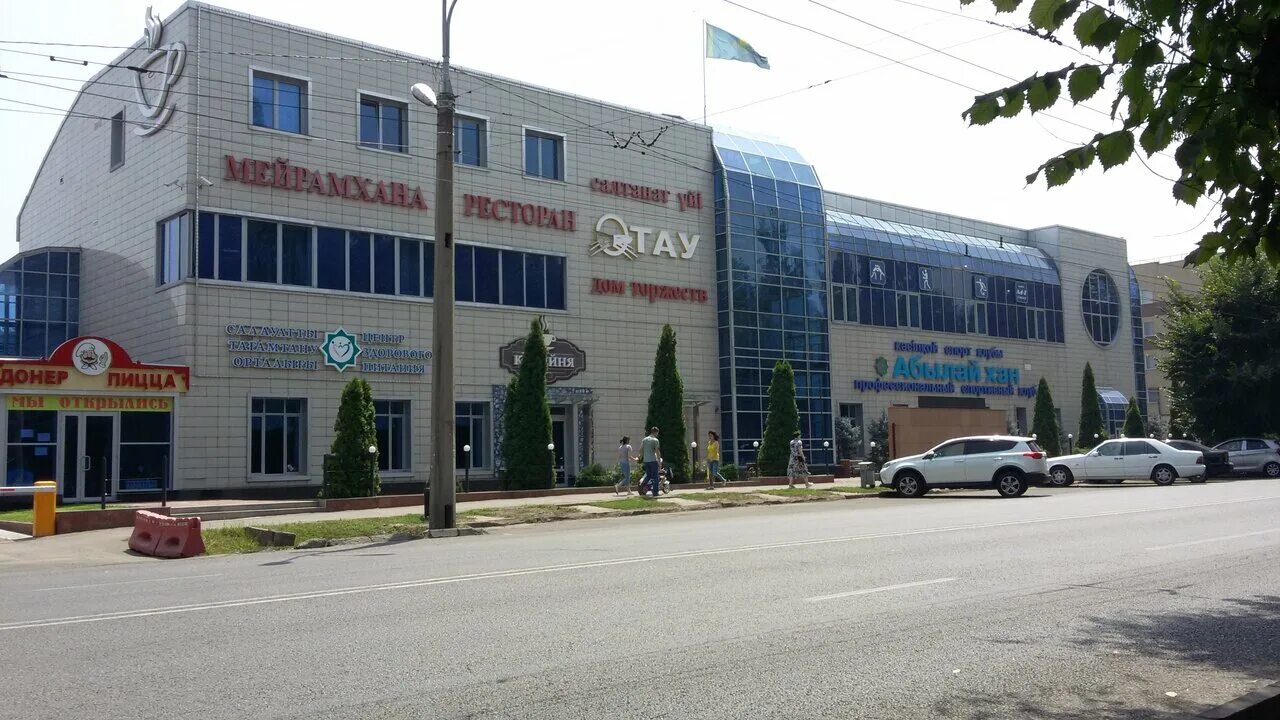 алматы ул. спортивный комплекс абылай хана алматы. казумоимя им абылай хана. хан абылай памятник кокшетау. конный памятник алматы арка.