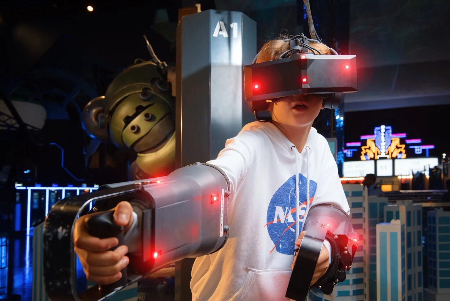 VR Park Dubai Mall. Theme Park VR. Аттракцион VR парк Дубай. Виртуальная реальность в Дубай молле.