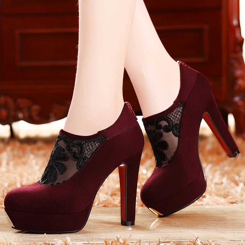 дизайнерские туфли на каблуке. туфли женские на шпильке. туфли женские красные. туфли женские на шпильке. туфли на невысоком каблуке.