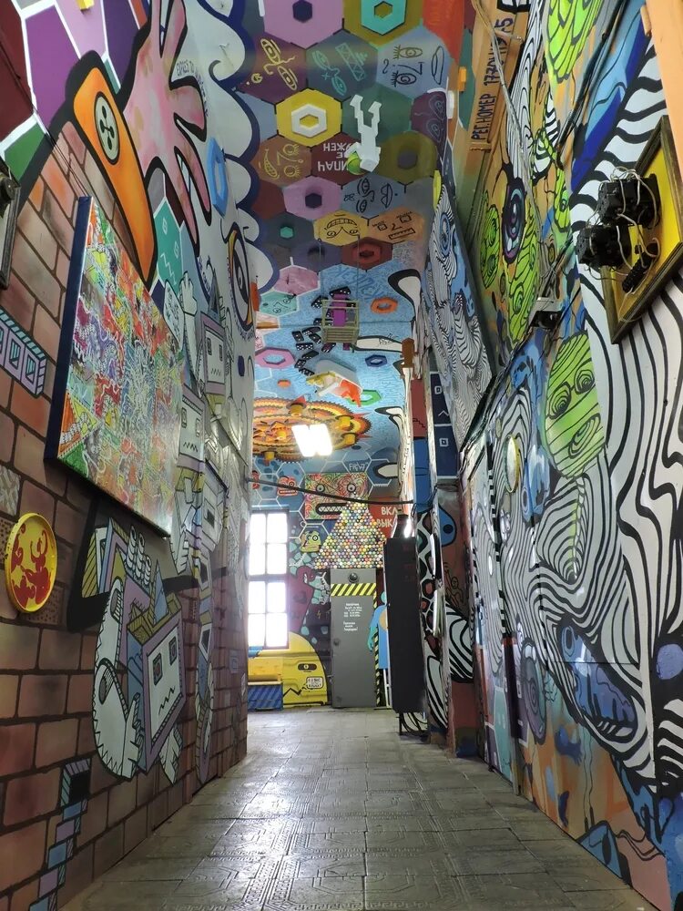 Граффити свалка. Фантазариум киров спасская 67 д. Арт пространства киров. Фантазариум киров спасская 67 д. Арт пространства киров.