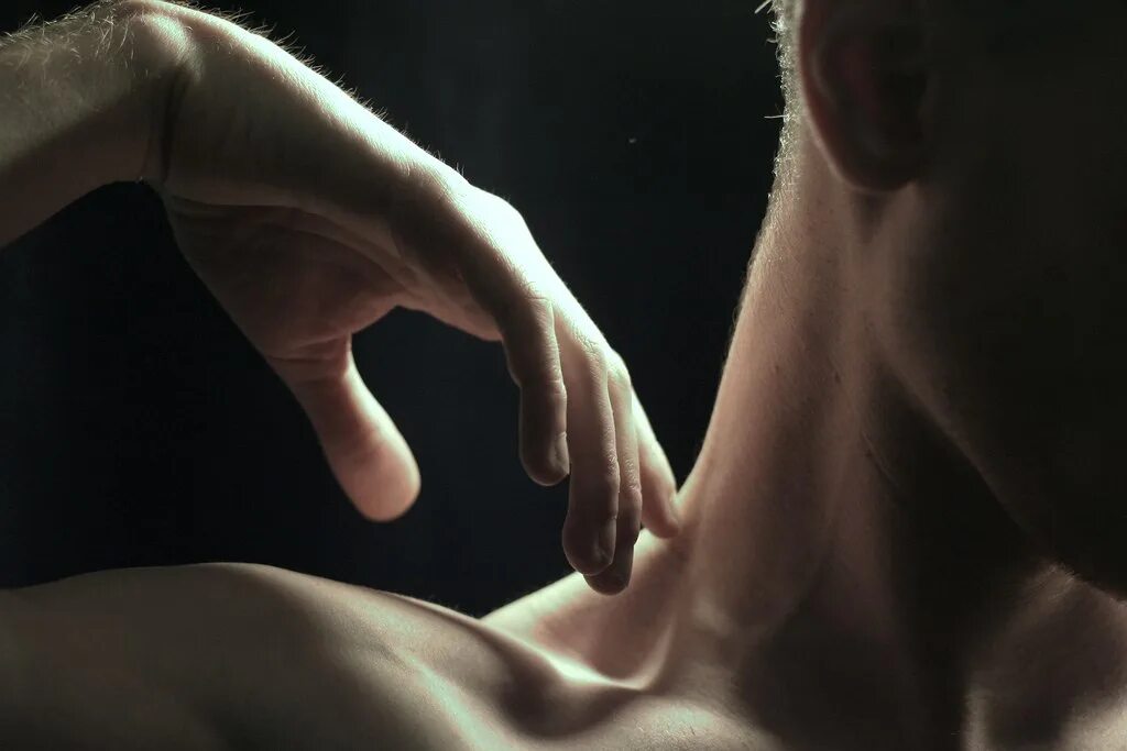 Нежность рук. Аниме yubisaki kara no honki no netsujou: osananajimi wa shouboushi. Мой друг детства пожарный аниме. Страсть на кончиках пальцев 2019. Любовь на кончиках пальцев (2012).